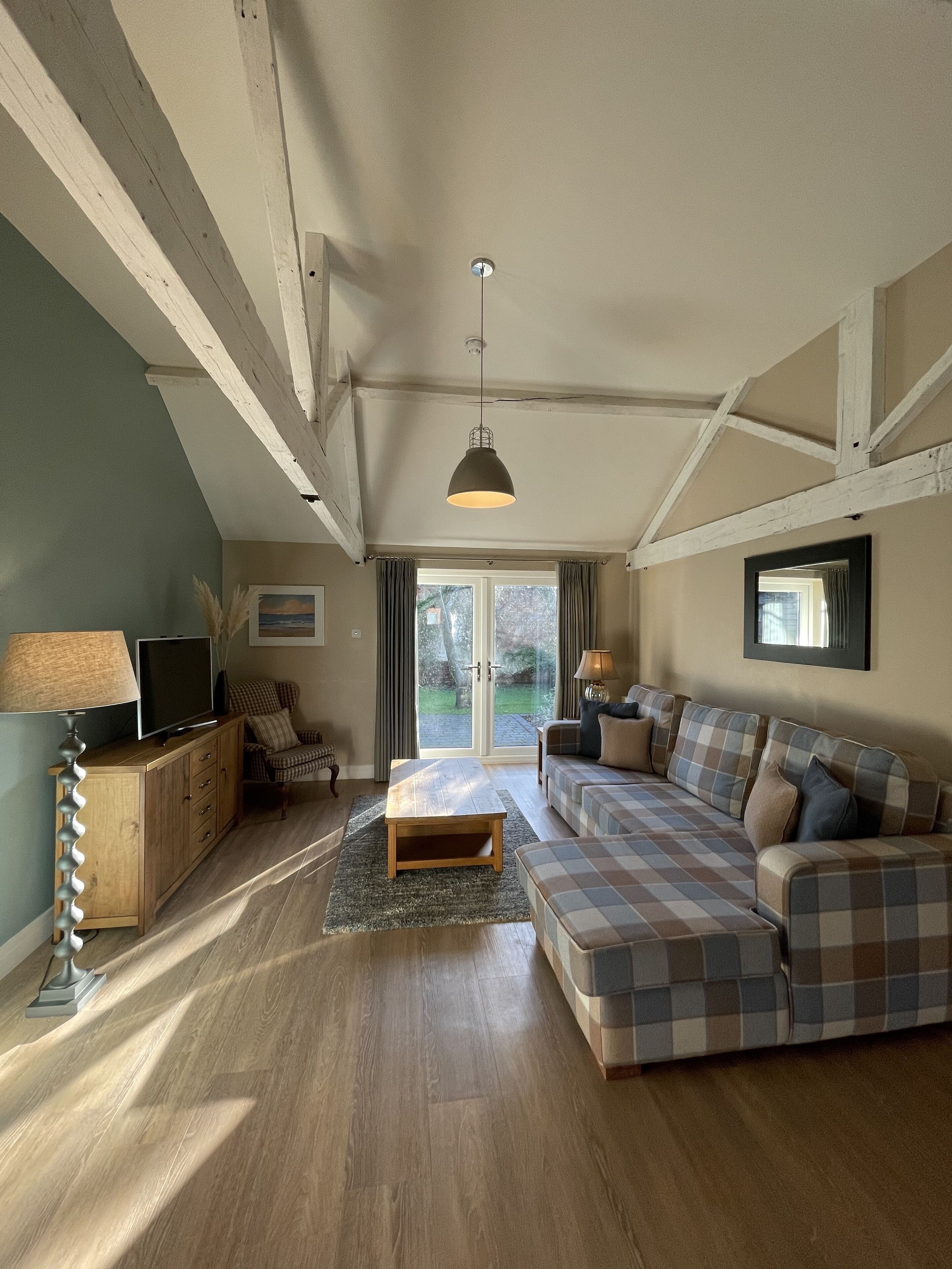 Two Bedroom Apartment | 起居区 | 液晶电视