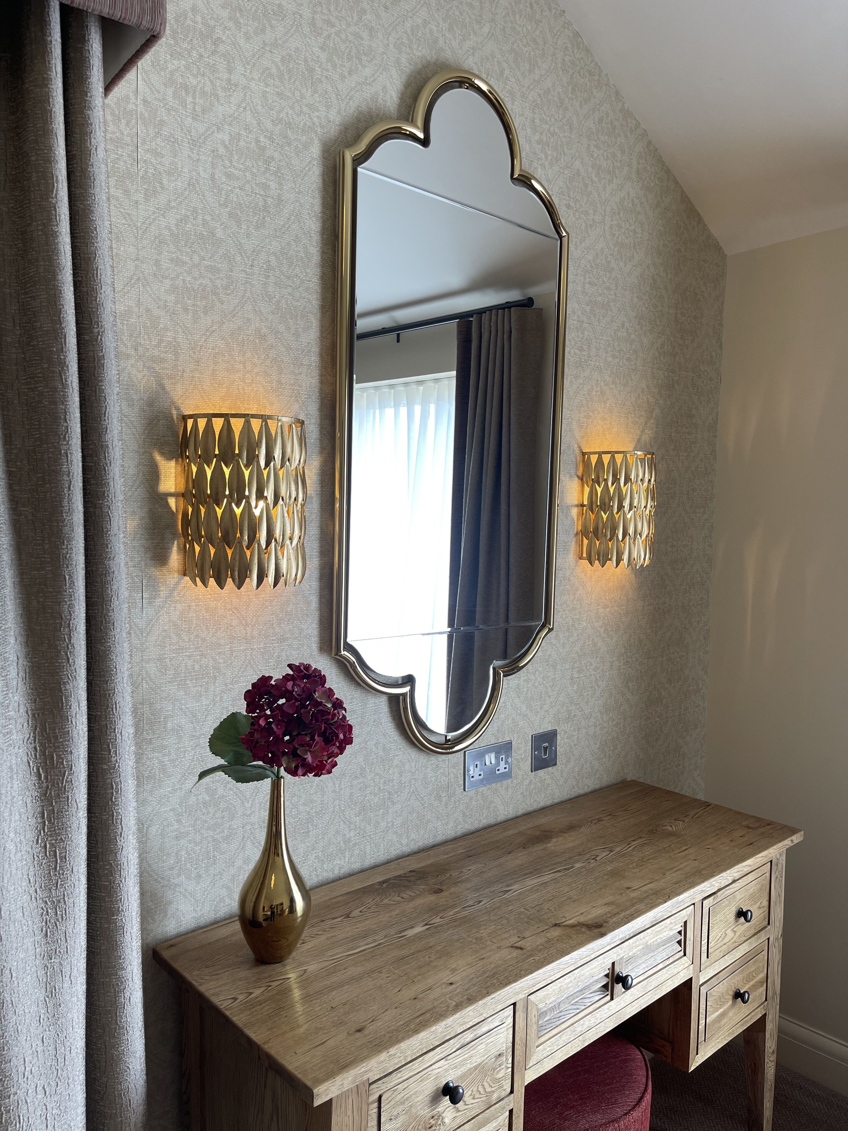 oak suite | 2 bedrooms, in-room safe, desk, laptop workspace