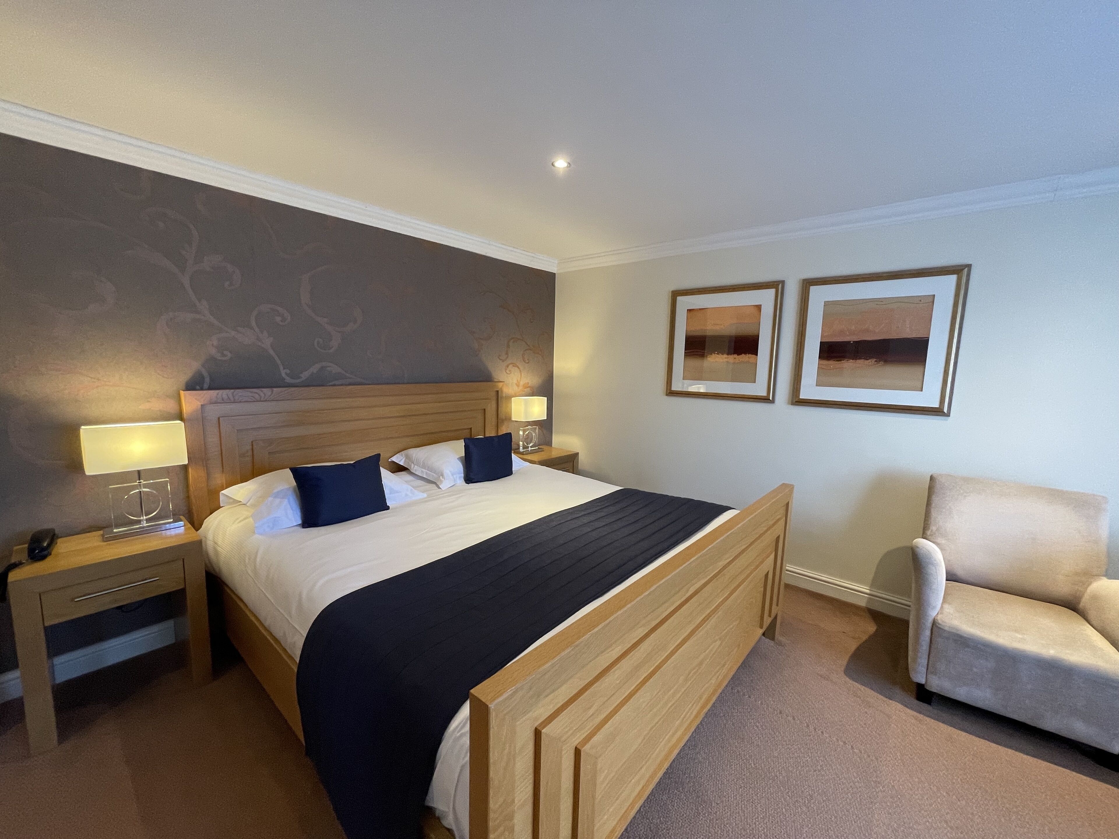 Garden View Patio Room | 客房内保险箱、办公桌、笔记本电脑工作区、隔音