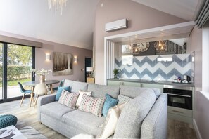 In-room safe, desk, laptop workspace, soundproofing - Park Farm Hotel & Leisure (Norwich)