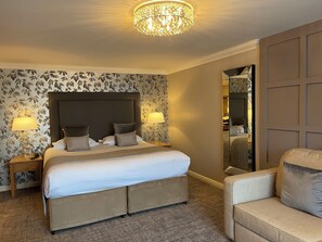 In-room safe, desk, laptop workspace, soundproofing - Park Farm Hotel & Leisure (Norwich)
