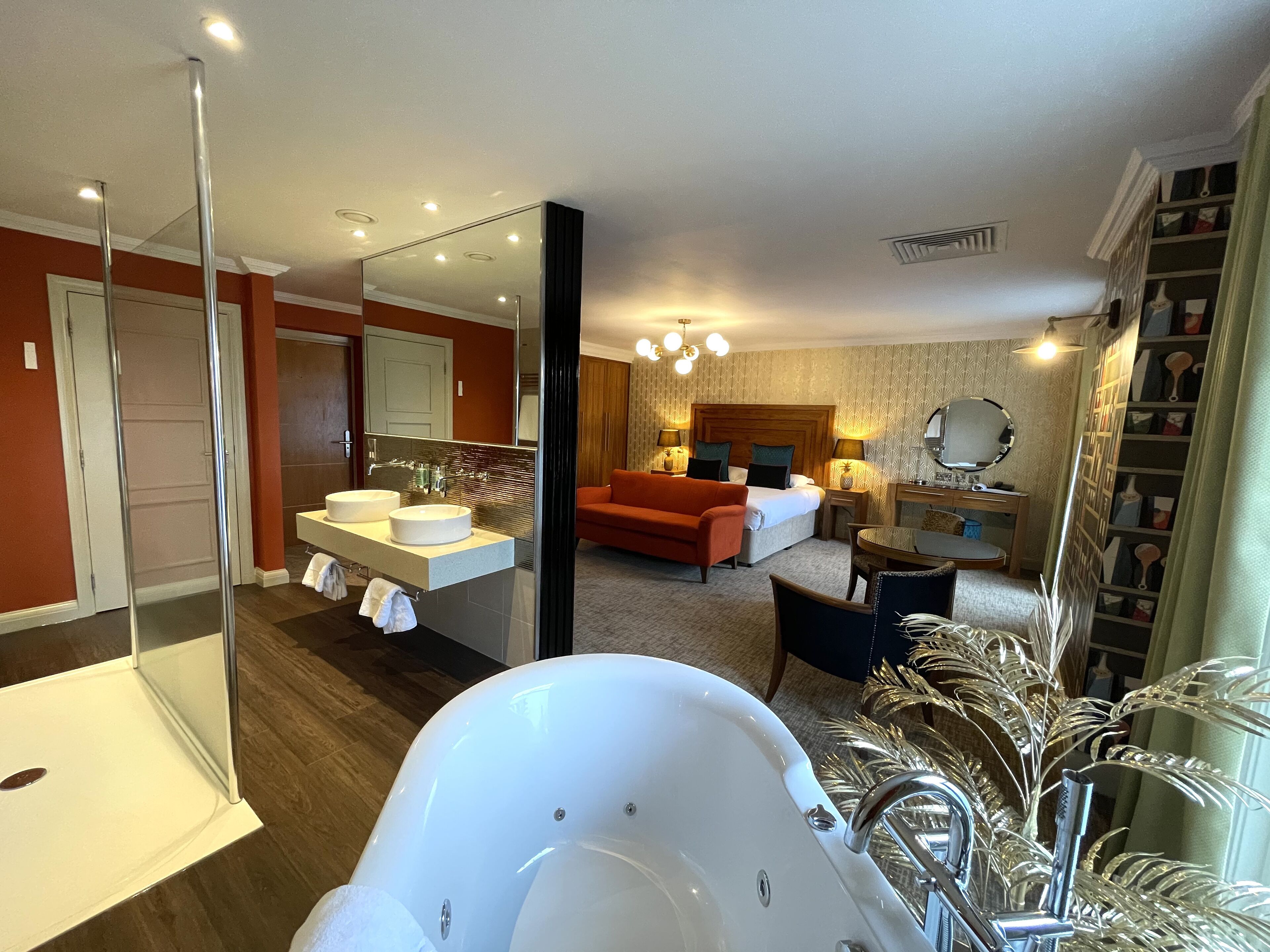 boutique suite | bathroom | combined shower/bathtub, hair dryer, towels