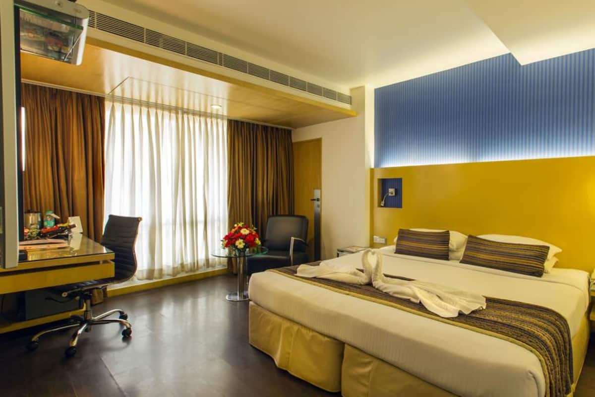 Minibar, in-room safe, desk, laptop workspace