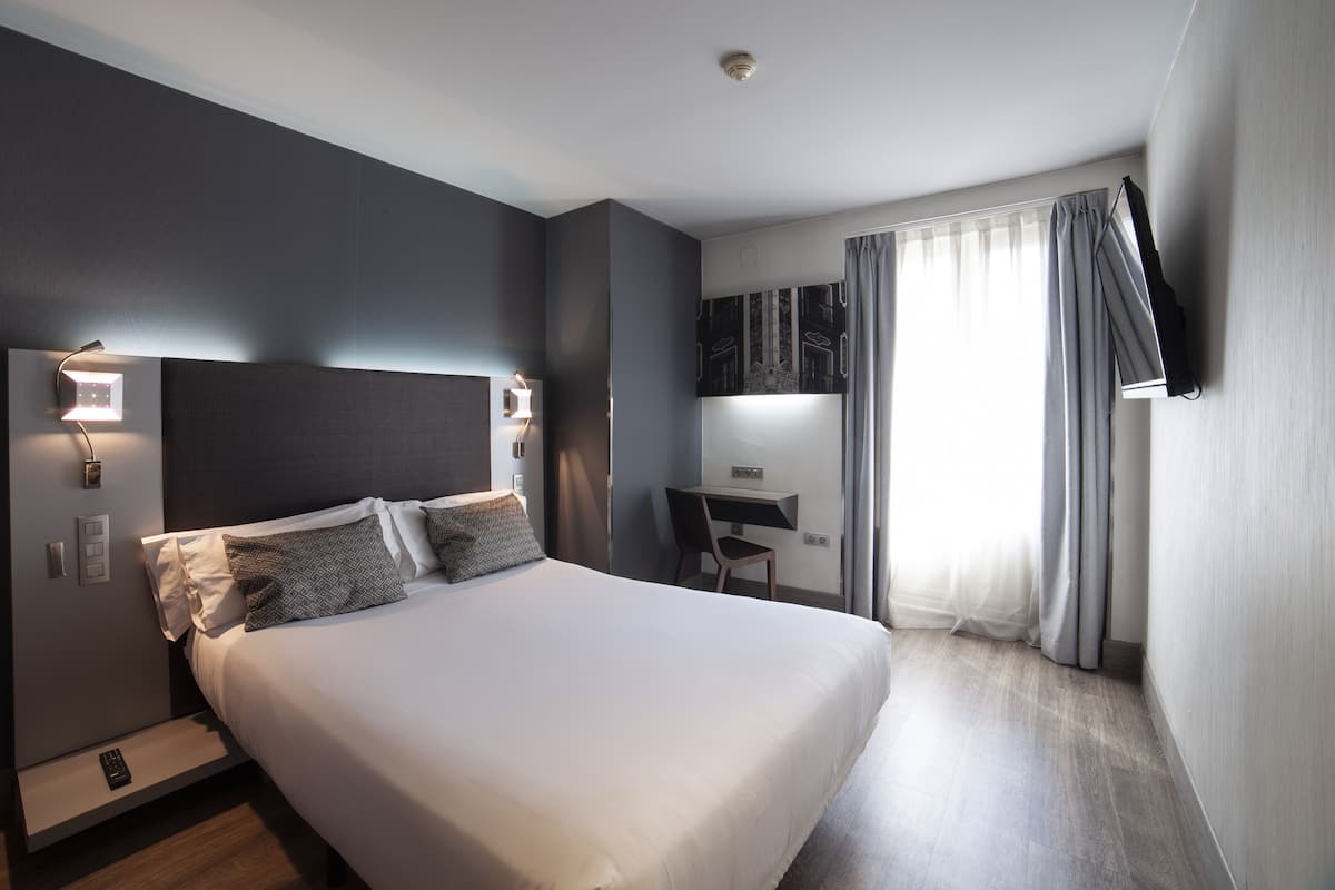 Standard Double Room | Minibar, in-room safe, desk, free WiFi