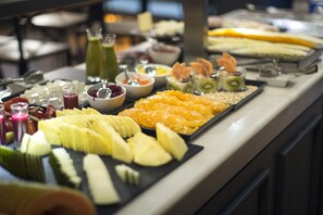 Daily buffet breakfast for a fee