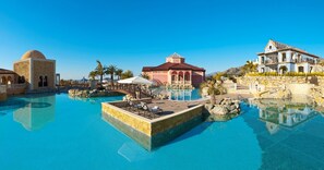 A resort with a large pool, a gazebo, and a building with a red roof. - The Level at Melia Villaitana (Benidorm)