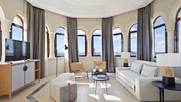 Hypo-allergenic bedding, down comforters, minibar, in-room safe