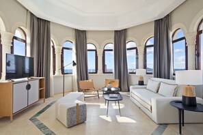 Penthouse The Level with Whirlpool | Hypo-allergenic bedding, down comforters, minibar, in-room safe - The Level at Melia Villaitana (Benidorm)