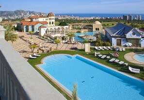 Hypo-allergenic bedding available, down comforters, minibar - The Level at Melia Villaitana (Benidorm)