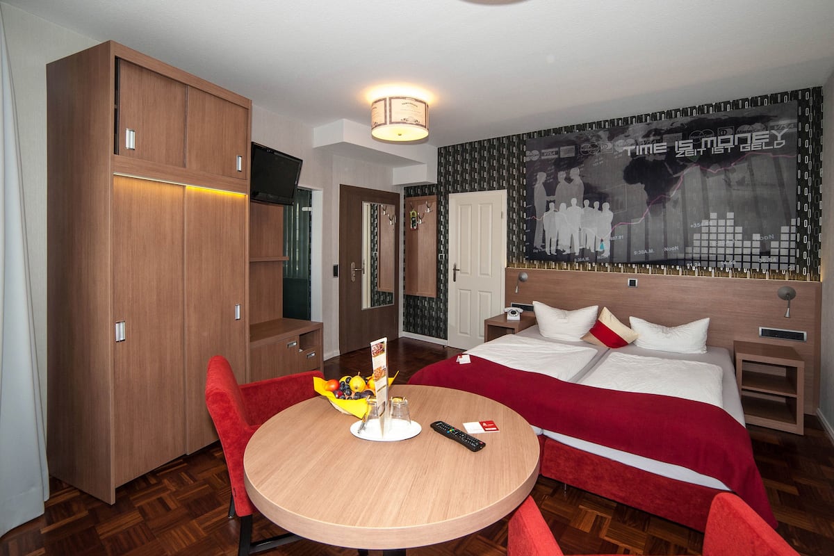 minibar, in-room safe, individually decorated, individually furnished