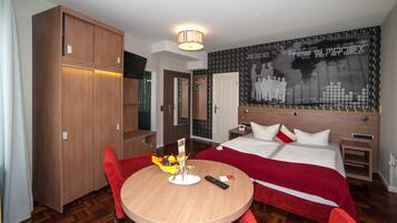 Minibar, in-room safe, individually decorated, individually furnished