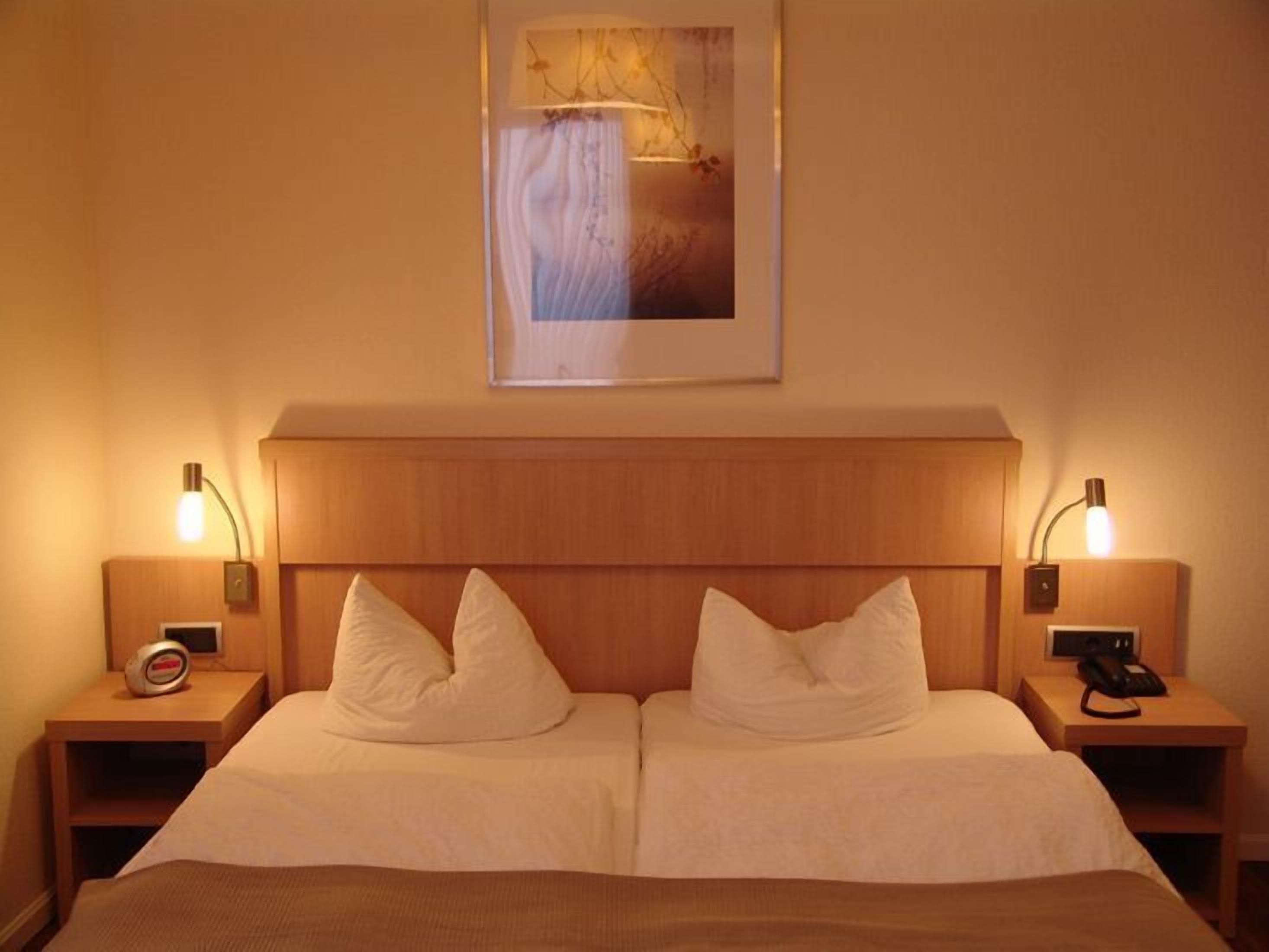 minibar, in-room safe, individually decorated, individually furnished