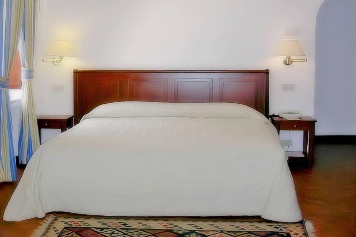 Sábanas italianas Frette, minibar y caja de seguridad en la habitación 