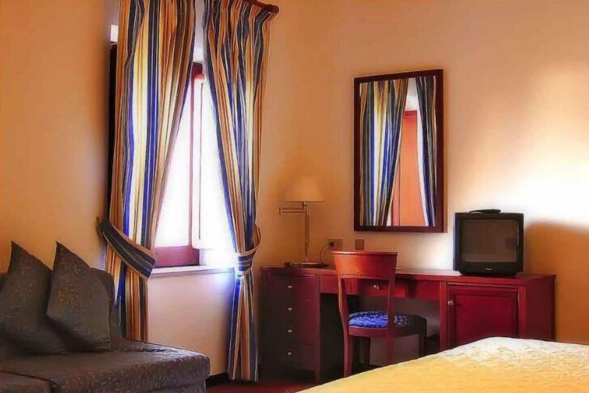 Sábanas italianas Frette, minibar y caja de seguridad en la habitación 