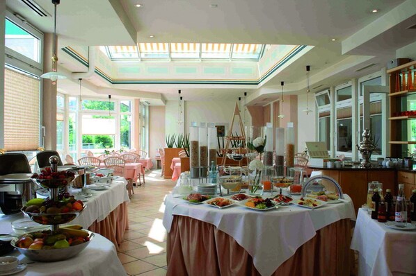 Free breakfast - Hotel Empfinger Hof, Sure Hotel Collection by Best Western (Empfingen)