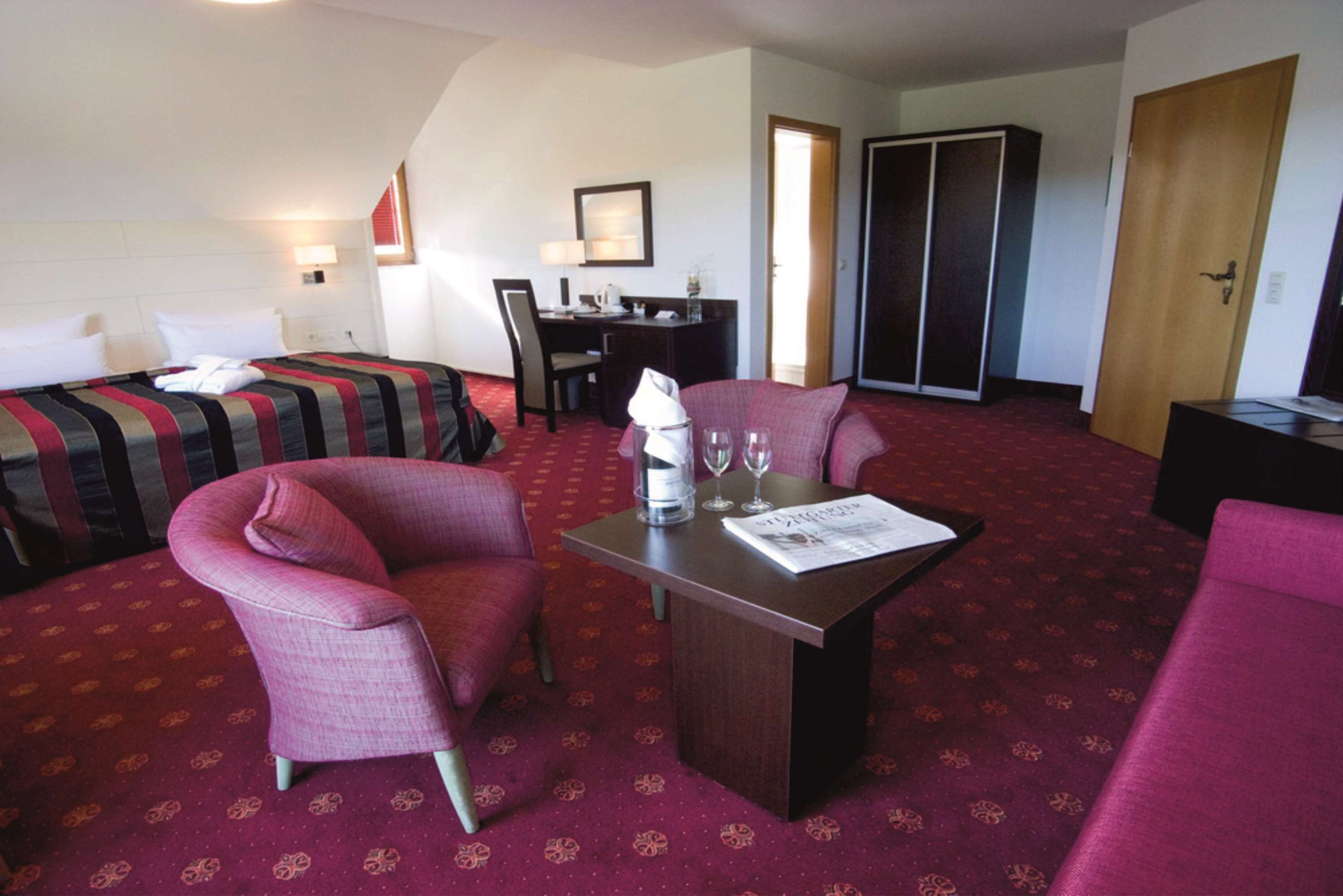 deluxe room, 1 double bed | hypo-allergenic bedding, minibar, in-room safe, desk