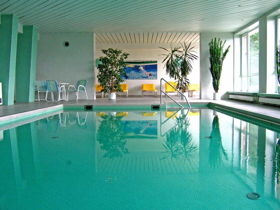 Indoor pool, pool loungers