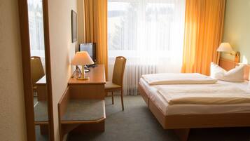 1 Schlafzimmer, Zimmersafe, Schreibtisch, Bügeleisen/Bügelbrett