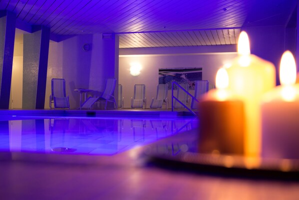 Indoor pool, pool loungers