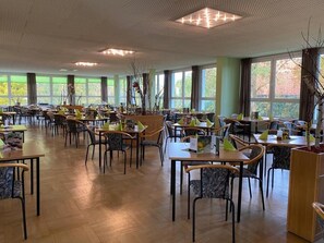 2 restaurants, breakfast, lunch, dinner served; Regional cuisine - Werrapark Resort Haus Heubacher Hoehe (Masserberg)