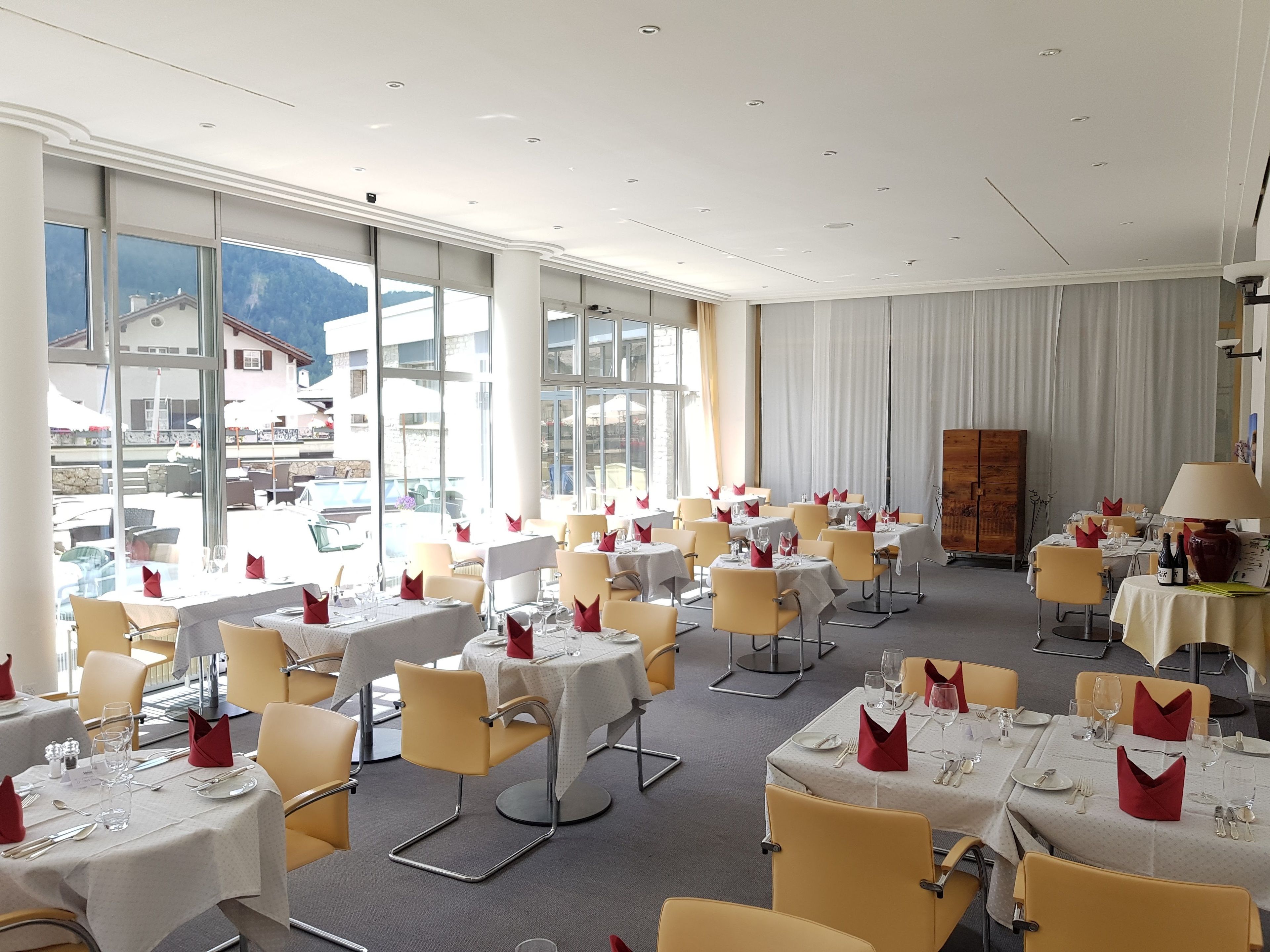 breakfast, dinner served; italian cuisine, garden views