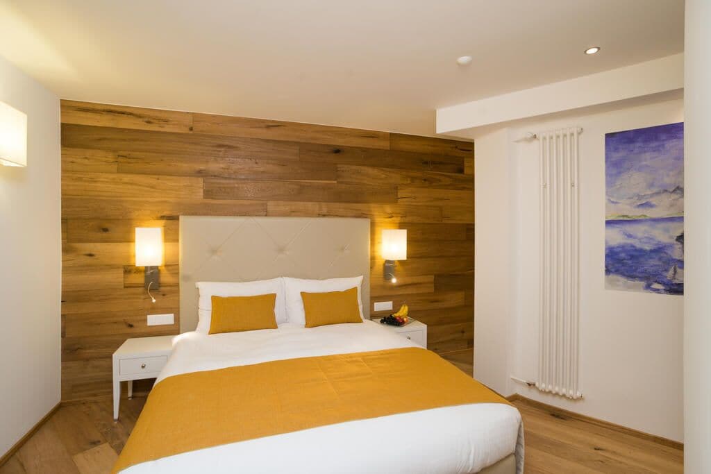 luxury double room (queen) | premium bedding, pillow-top beds, minibar, in-room safe