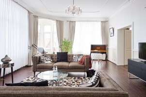 Suite | Living area | Flat-screen TV