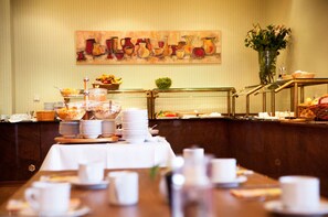 Tägliches Frühstücksbuffet gegen Gebühr