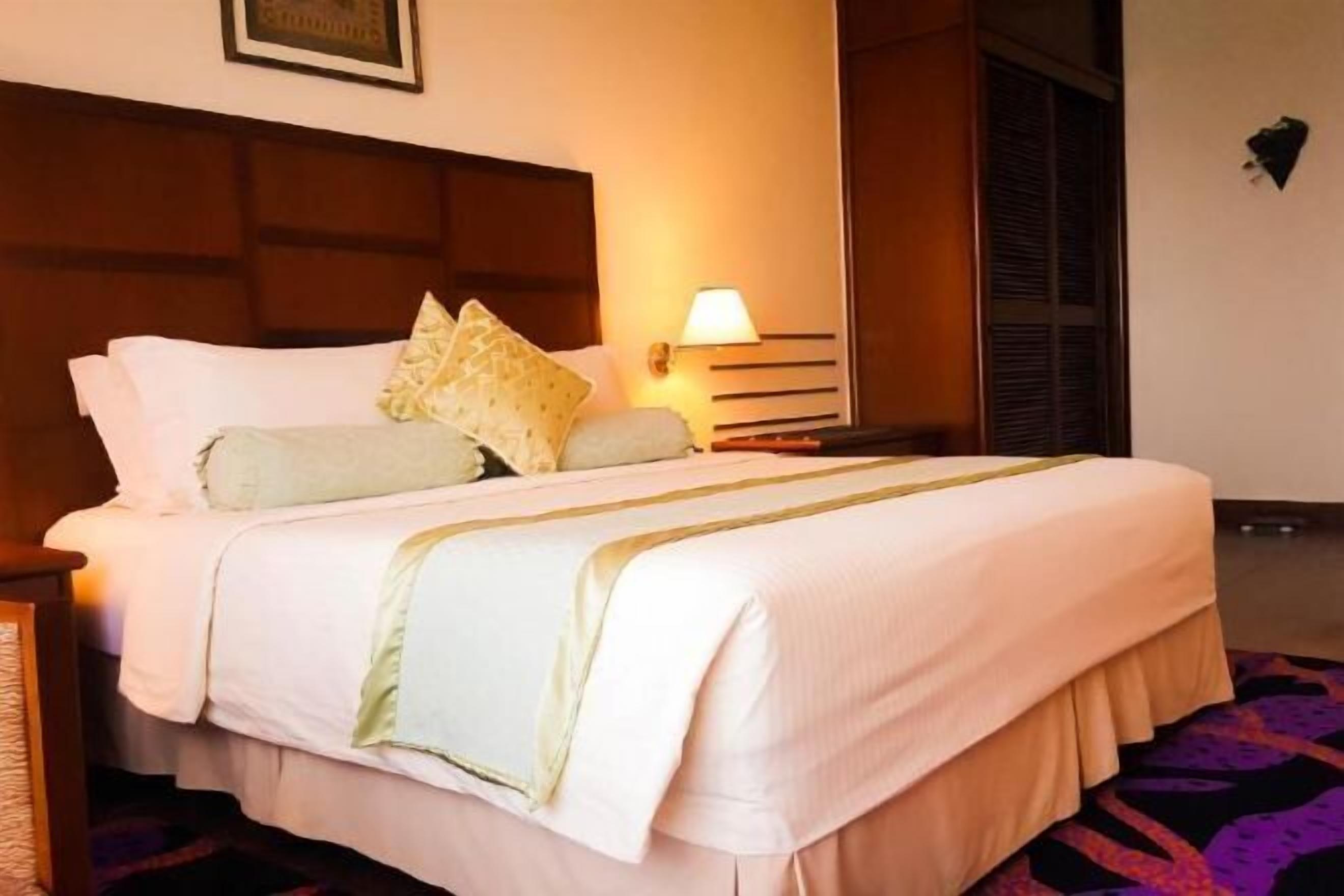 Premium bedding, minibar, in-room safe, desk