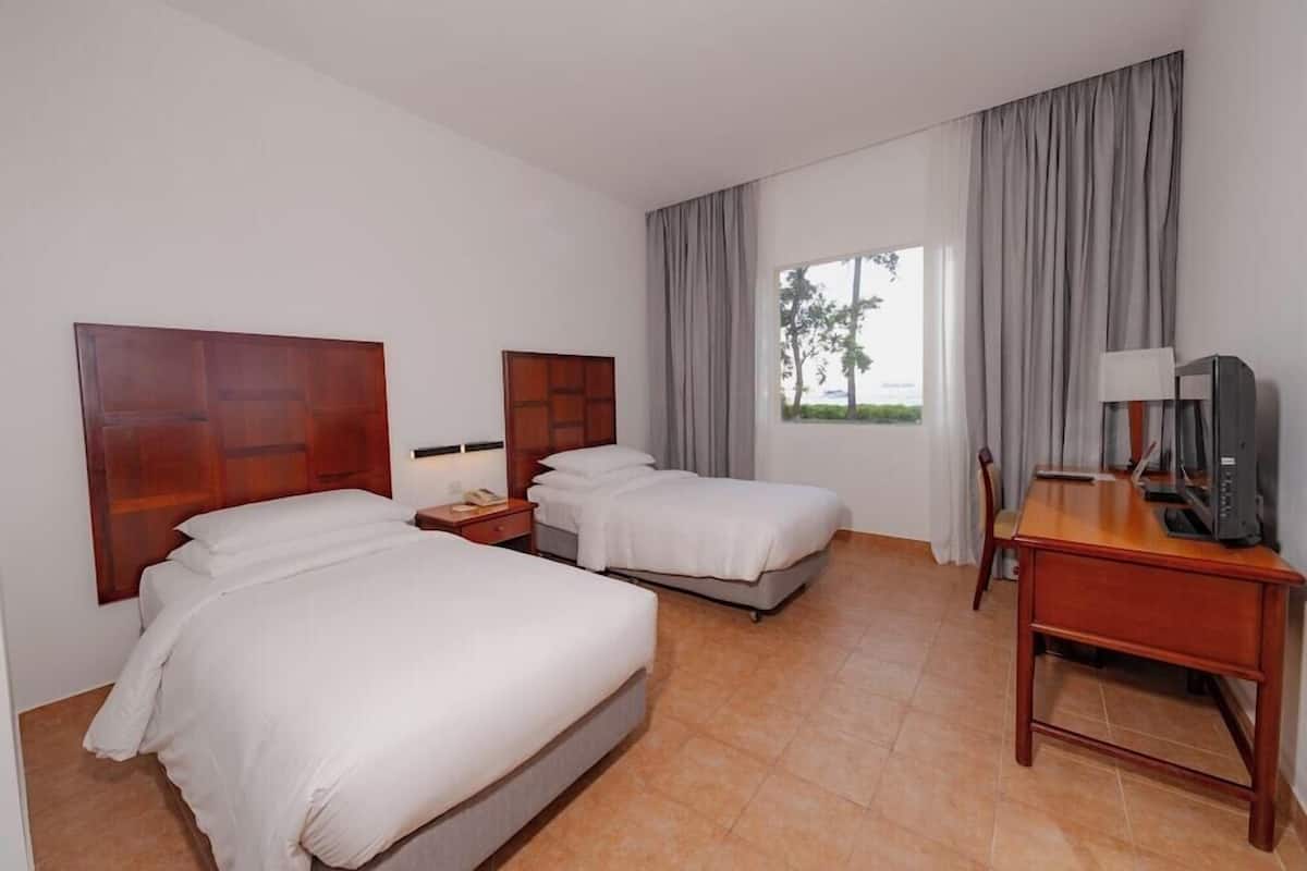 Hochwertige Bettwaren, Minibar, Zimmersafe, Schreibtisch