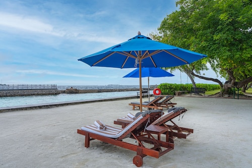 Hulhule Island Hotel