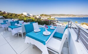 2 restaurants, breakfast, dinner served; Mediterranean cuisine - Salmakis Resort & Spa (Bodrum)