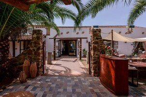 Lunch and dinner served, pool views 