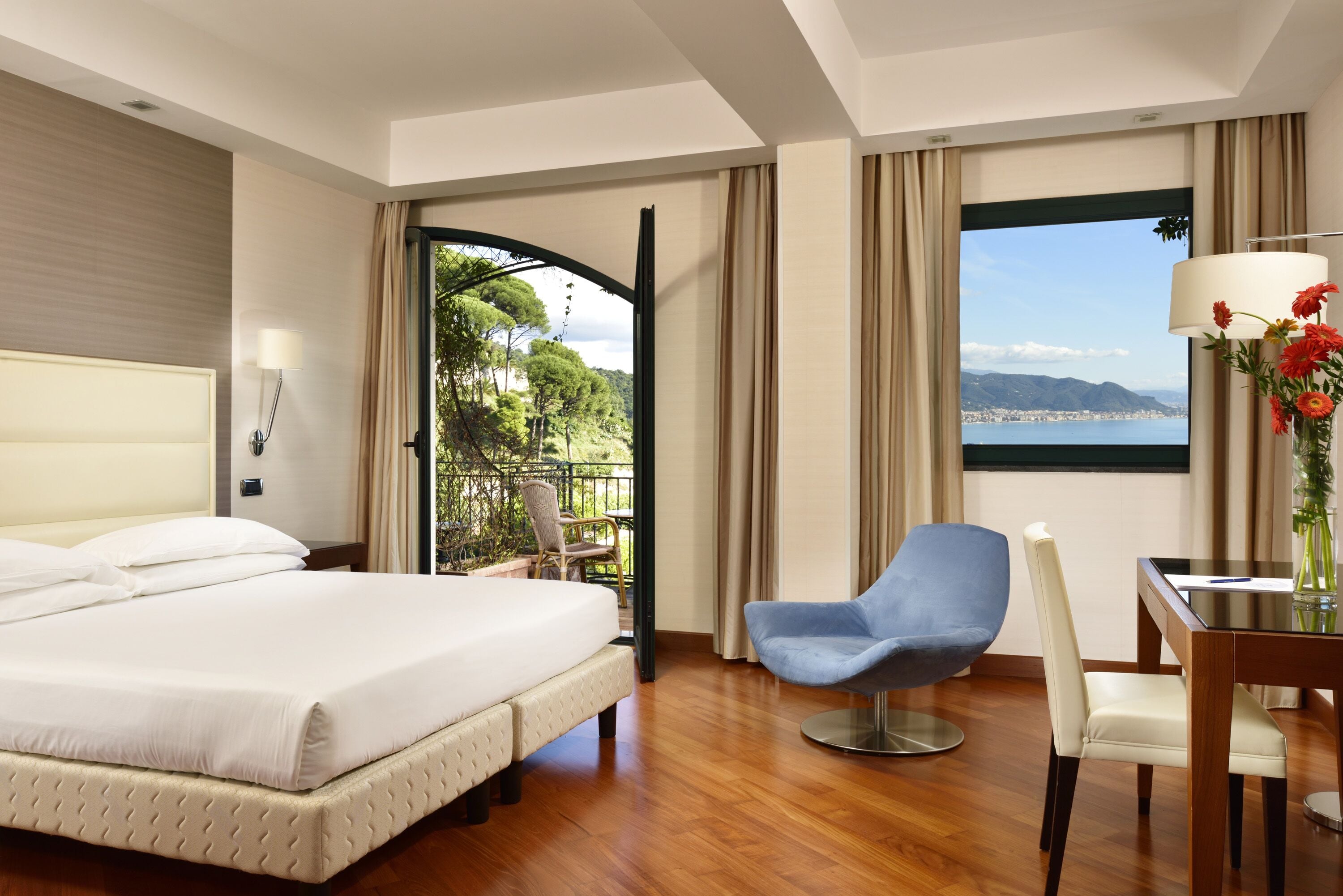 deluxe room, partial sea view | 1 bedroom, frette italian sheets, premium bedding, minibar