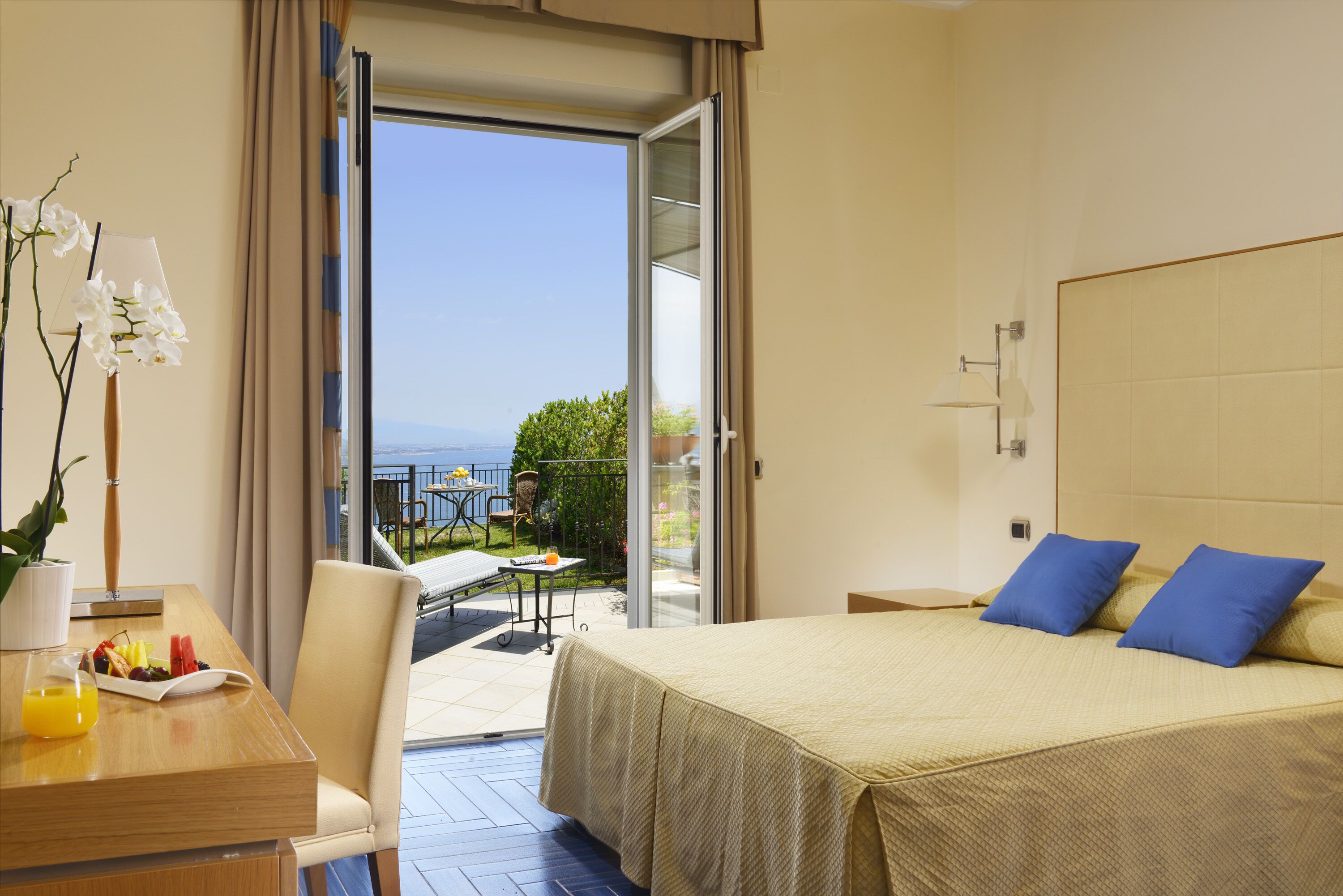 deluxe double room, terrace, sea view | 1 bedroom, frette italian sheets, premium bedding, minibar