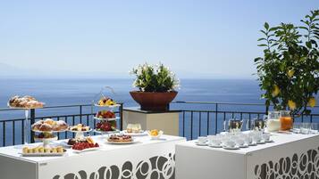 Frühstück, Mittagessen, Abendessen, lokale Küche, Speisen im Freien