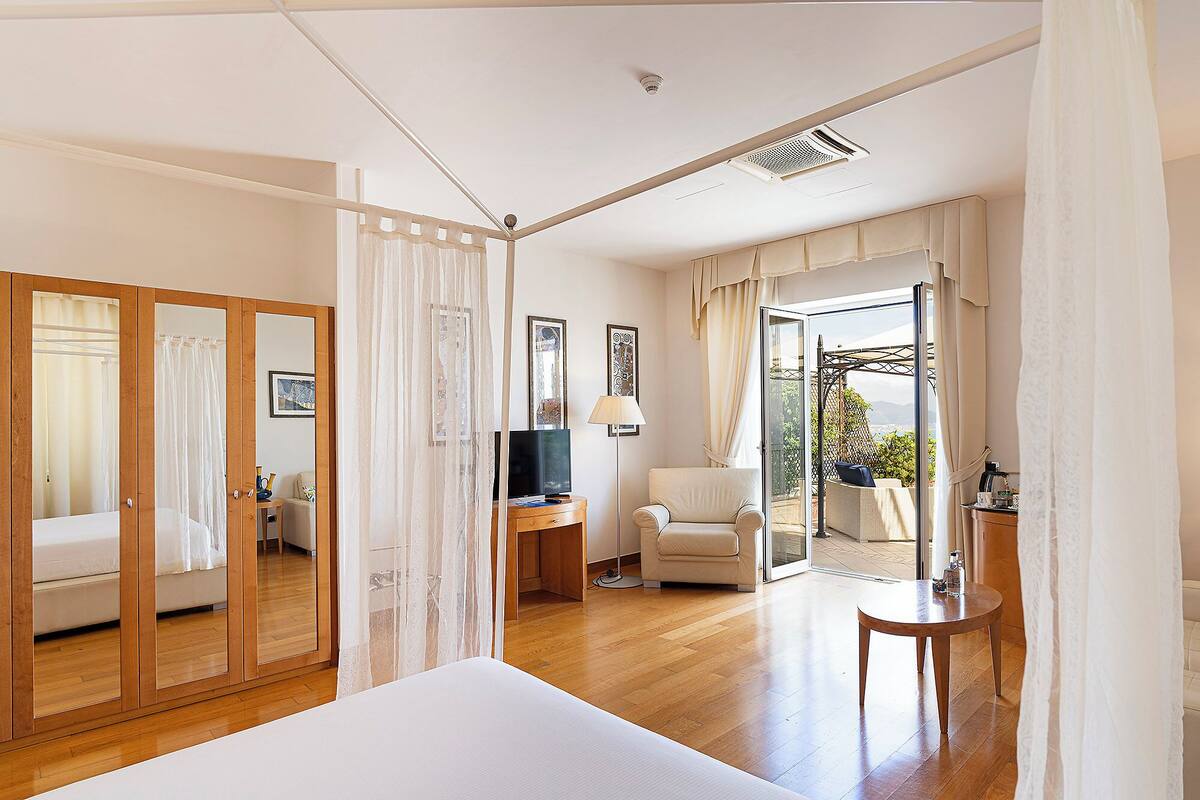 Sunshine Grand View Suite | Frette Italian sheets, premium bedding, minibar, in-room safe