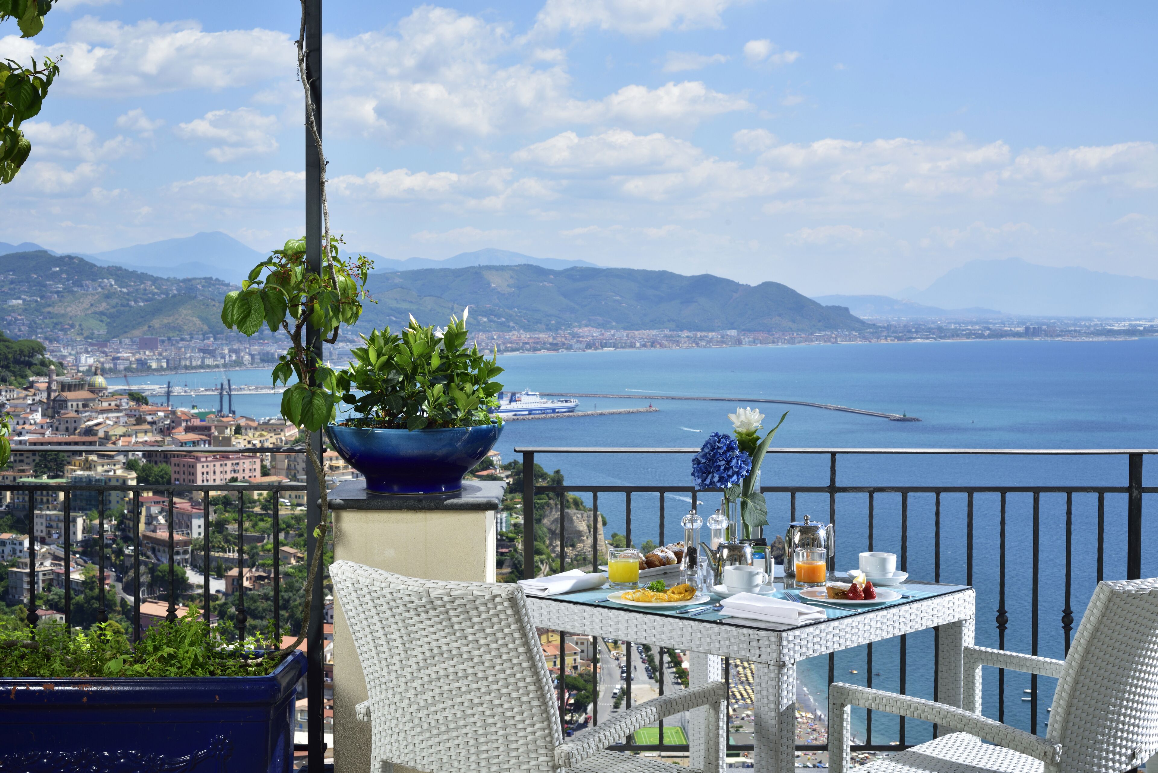 Frühstück, Mittagessen, Abendessen, lokale Küche, Speisen im Freien 