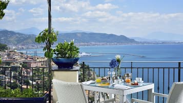 Frühstück, Mittagessen, Abendessen, lokale Küche, Speisen im Freien