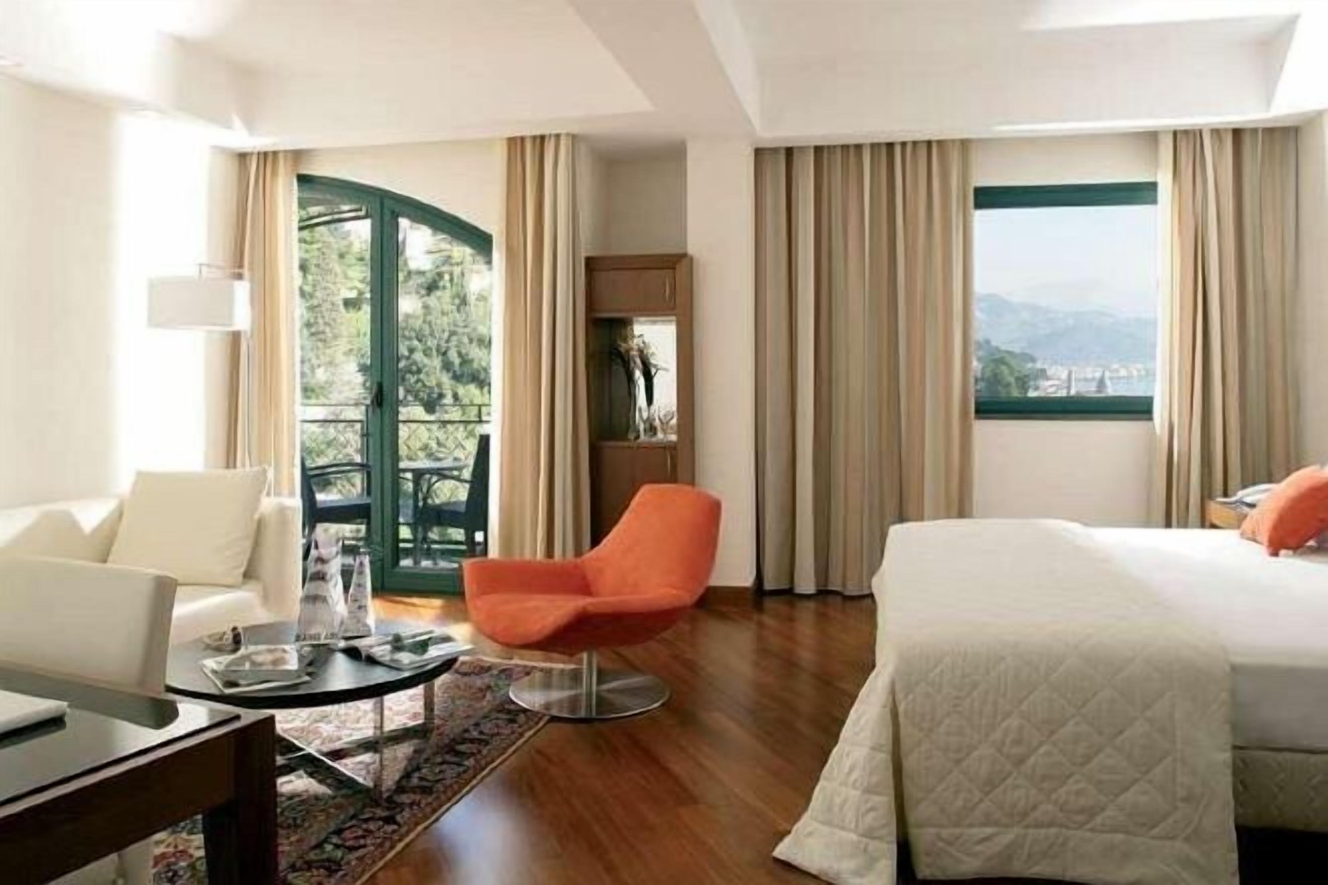 Frette Italian sheets, premium bedding, minibar, in-room safe