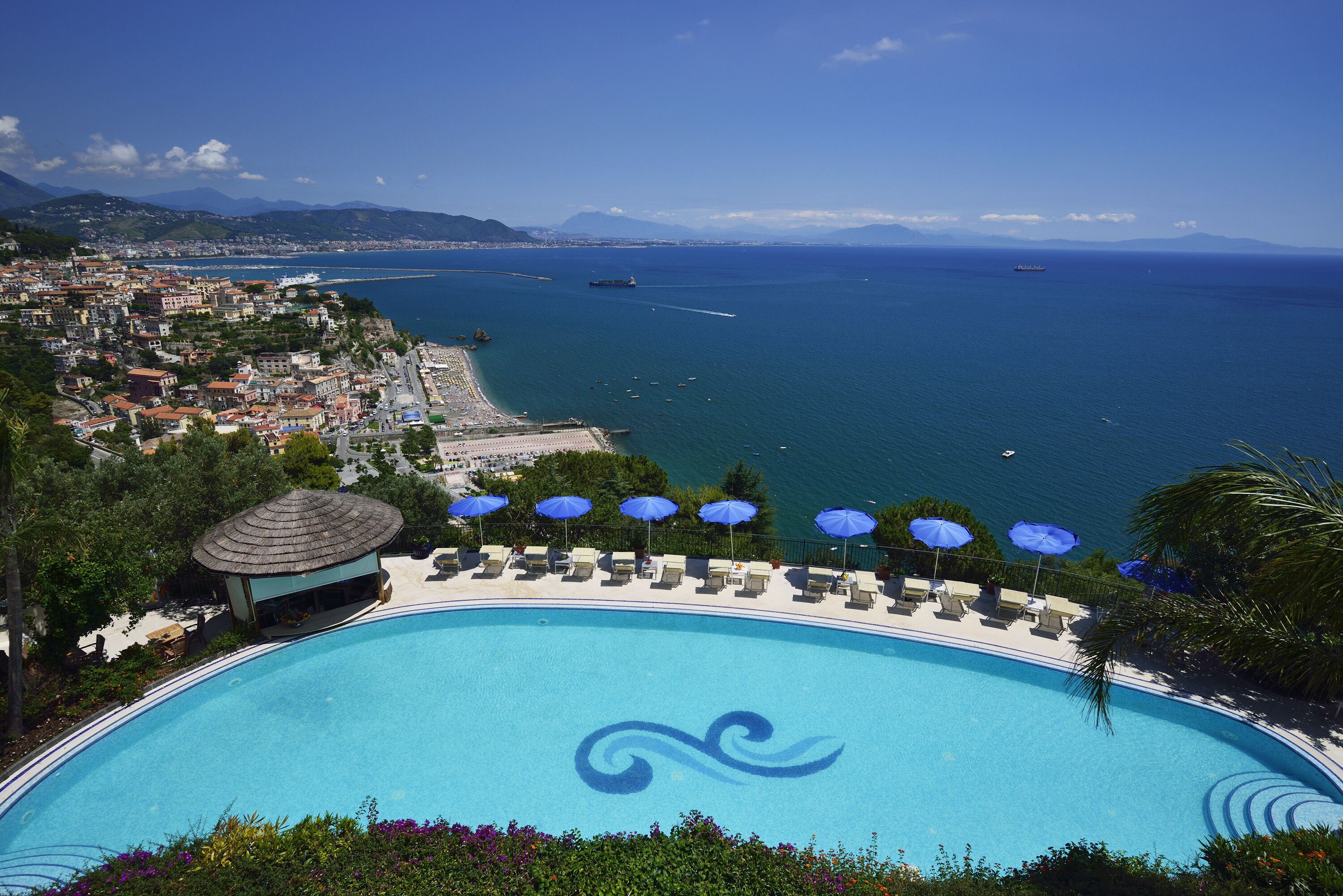 Hồ bơi trong nhà, hồ bơi ngoài trời 