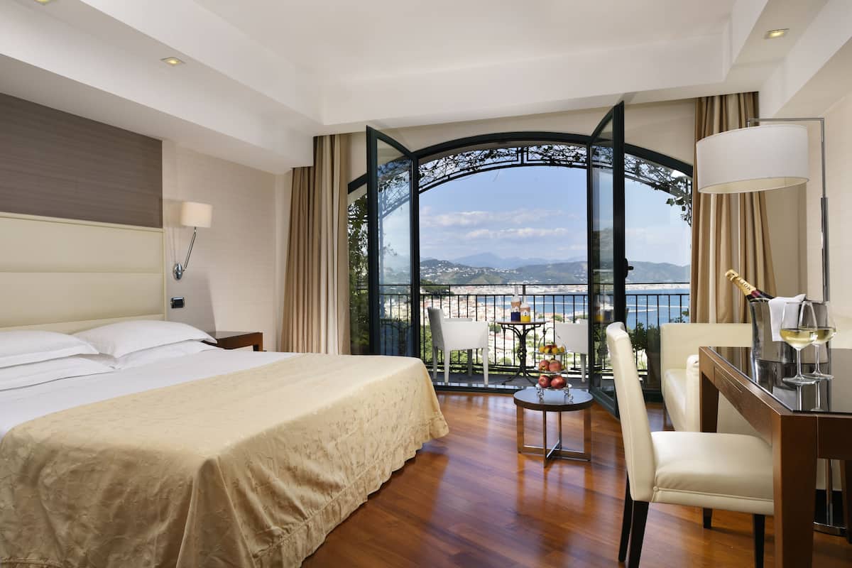 deluxe double room, sea view | 1 bedroom, frette italian sheets, premium bedding, minibar
