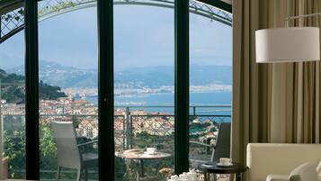 Habitación doble Deluxe, vista al mar | Sábanas italianas Frette, ropa de cama de alta calidad y minibar