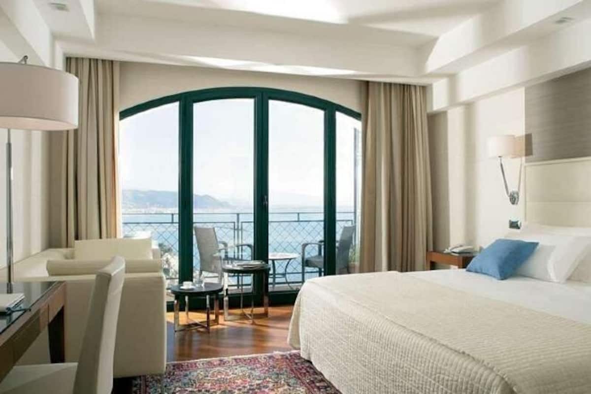 Frette Italian sheets, premium bedding, minibar, in-room safe
