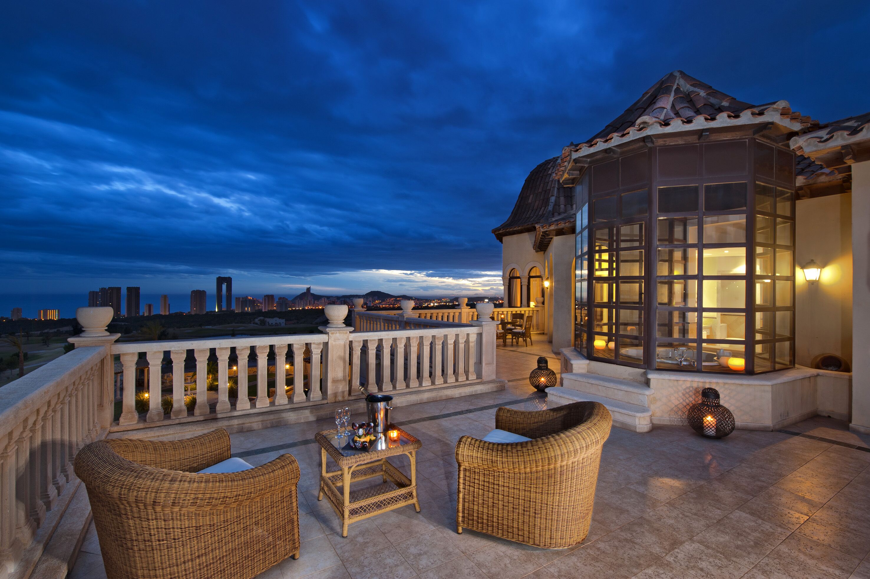 penthouse (the level) | terrace/patio