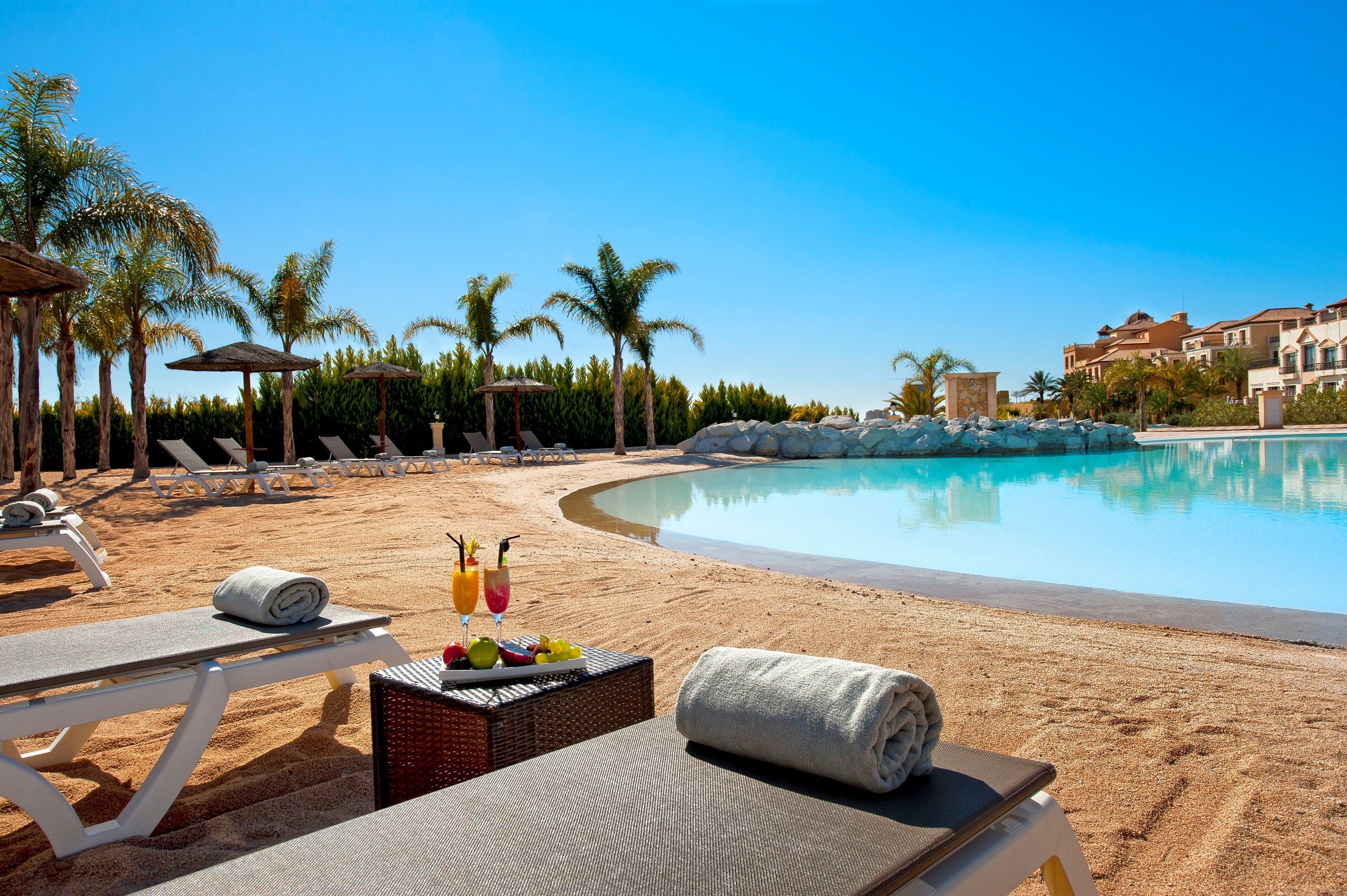 6 outdoor pools, open 10:00 am to 8:00 pm, pool umbrellas, pool loungers