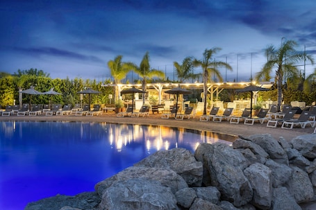 Bar junto a la piscina. Melia Villaitana