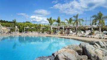 Bar en bord de piscine