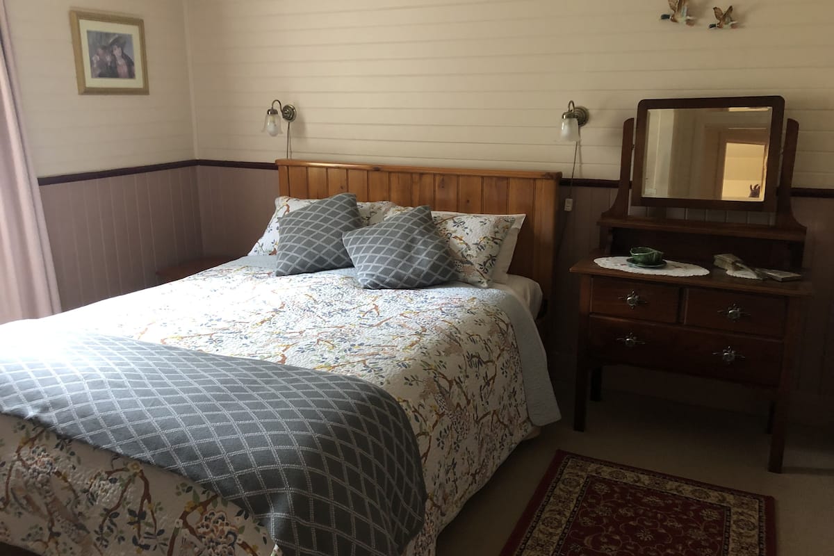 Standard Suite, 1 Queen Bed, Ensuite | Minibar, blackout drapes, iron/ironing board, rollaway beds