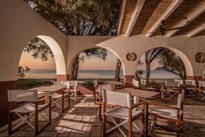 5 restaurants, breakfast, lunch, dinner served; Mediterranean cuisine 